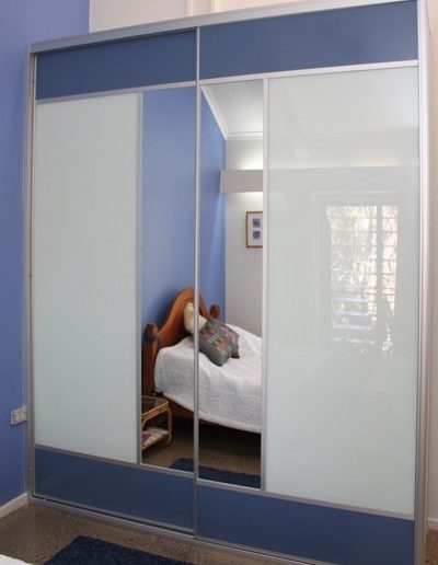 Blue Mesh Panels Top & Bottom white dec glass and functional mirror