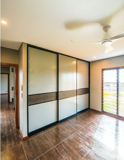 Large Wardrobe with 3 Sliding Doors featuring Mesh Panels & Crocodile wallpaper